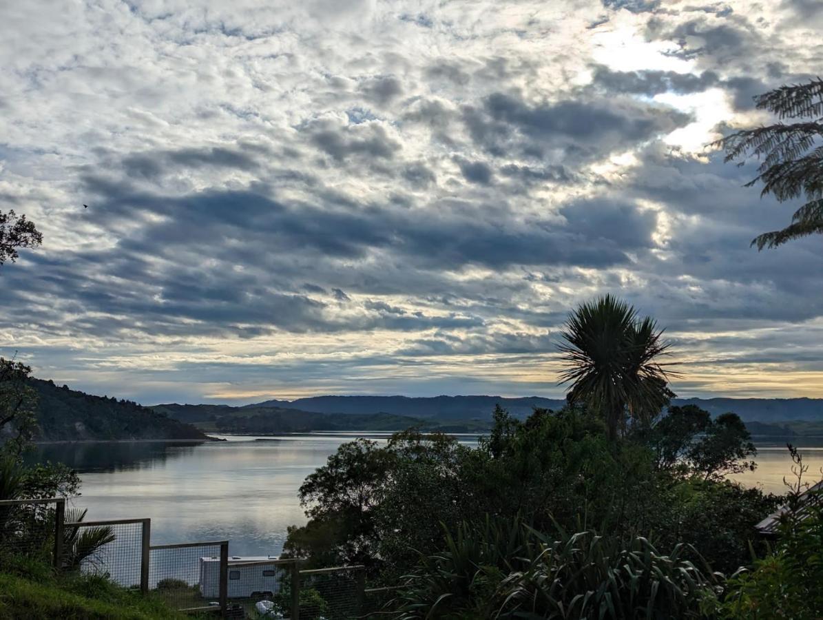 Cox Bay Cottage Raglan Exteriör bild