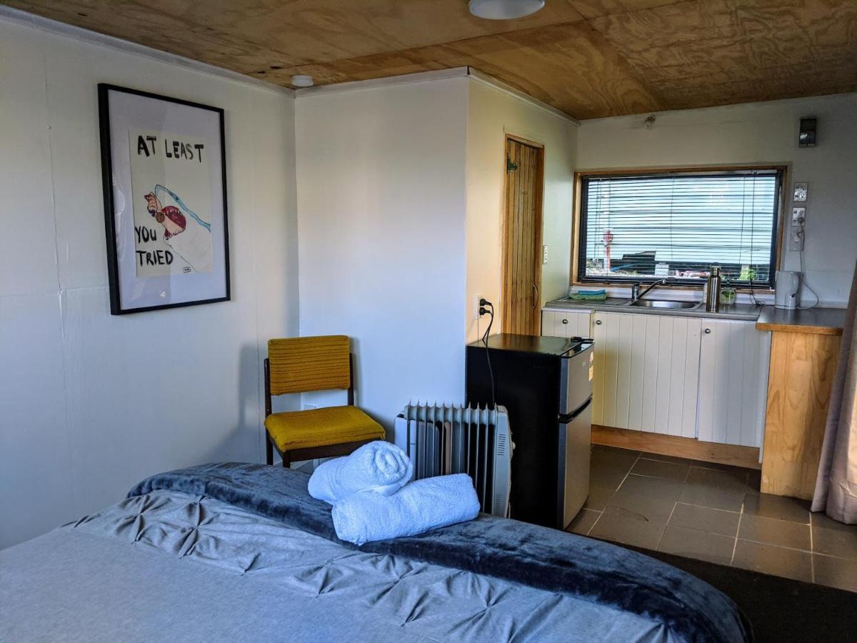 Cox Bay Cottage Raglan Exteriör bild